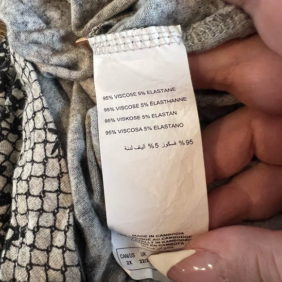 Lace and Floral Pattern Tee - Picture 4 of 4